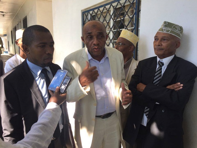 image Assises sur la coopération décentralisée franco-comorienne / Au tour des Maires de claquer la porte